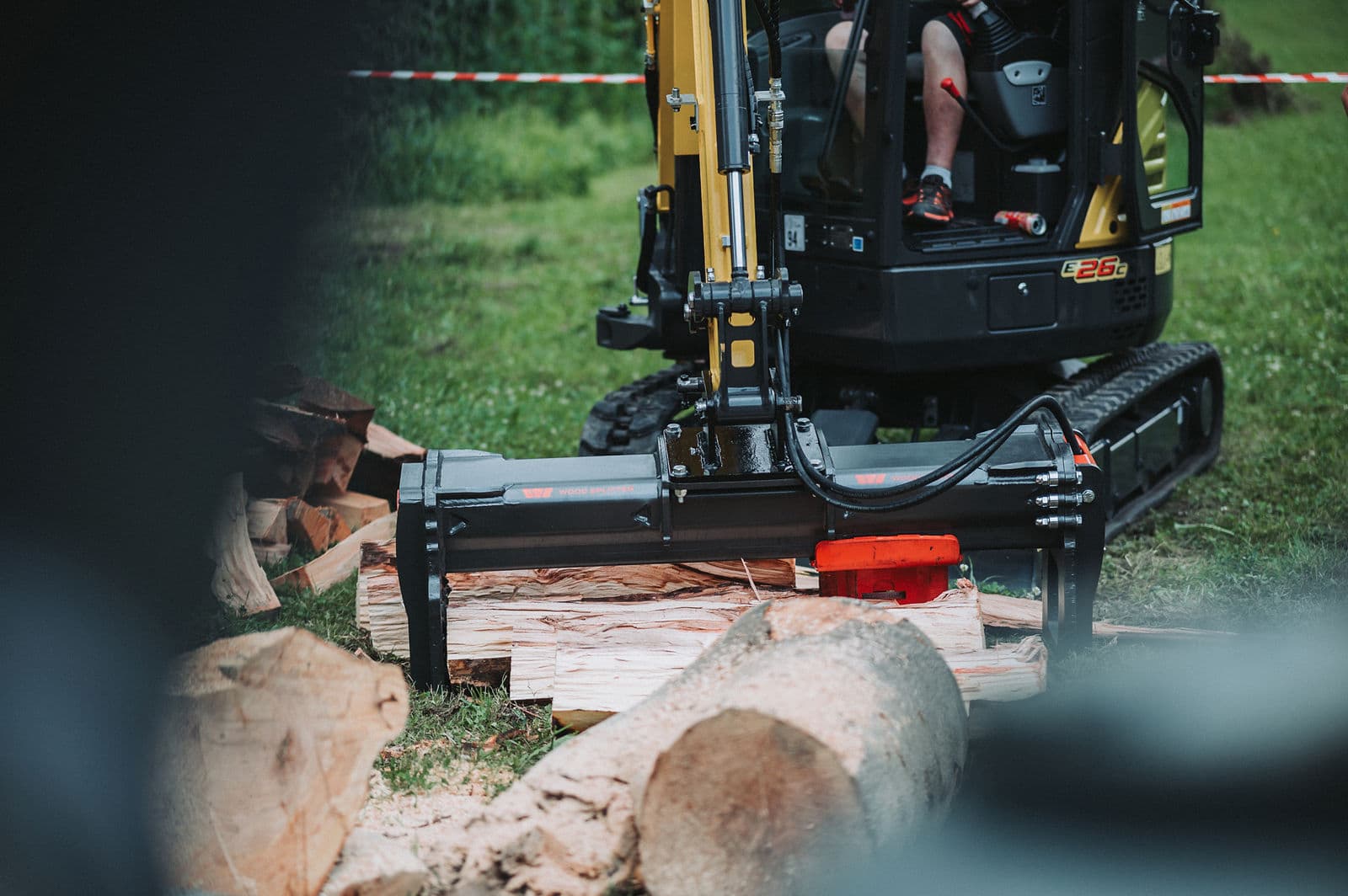 WoodSplitter BOWS med cepljenjem hloda